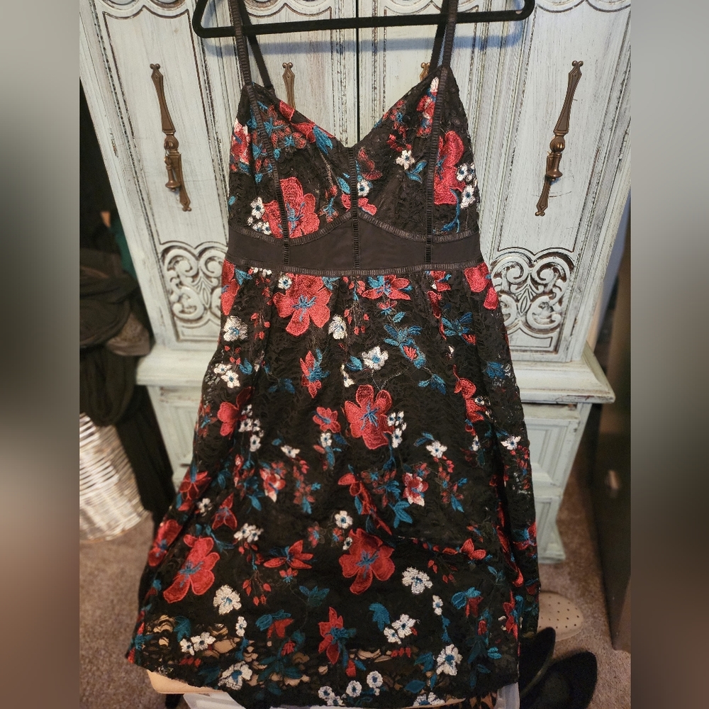 Torrid embroidered lace cocktail dress 2